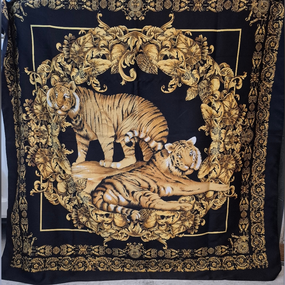 Elegant Black and Gold Vintage Tiger Head Neck Scarf Wrap Shawl - ITALY